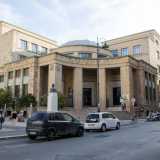 Torniamo ora indietreo nell�area universitaria incontrando la recentemente ammordernata piazza Cesare Battisti e ricevendo l��abbraccio� dell�ingresso concavo dell�ex Palazzo delle Poste. Costruito durante il Regime Fascista tra il 1931 e il 1934 per ospitare uffici postali e telegrafici, oggi � stato restituito a nuova vita come centro polifunzionale dipendente dall�Universit� di Bari